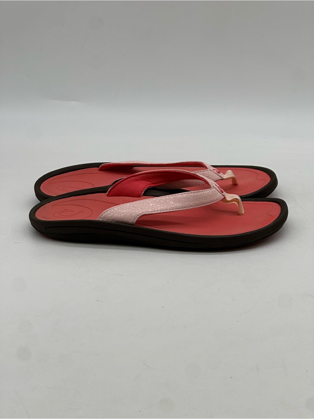 OluKai Kulapa Kai Sandals. Size 8
